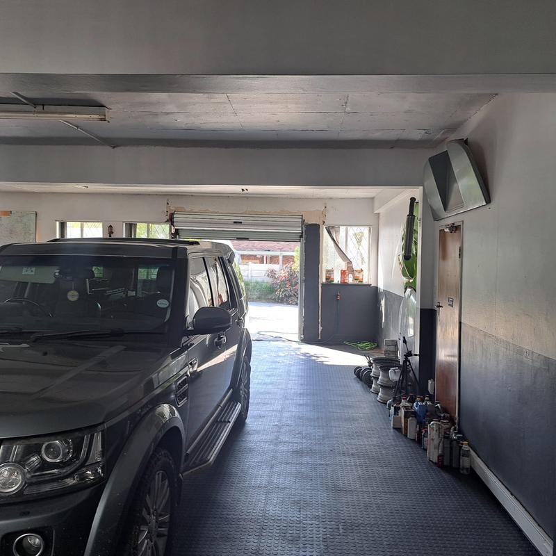 To Let Commercial Property for Rent in Neave Industrial Eastern Cape